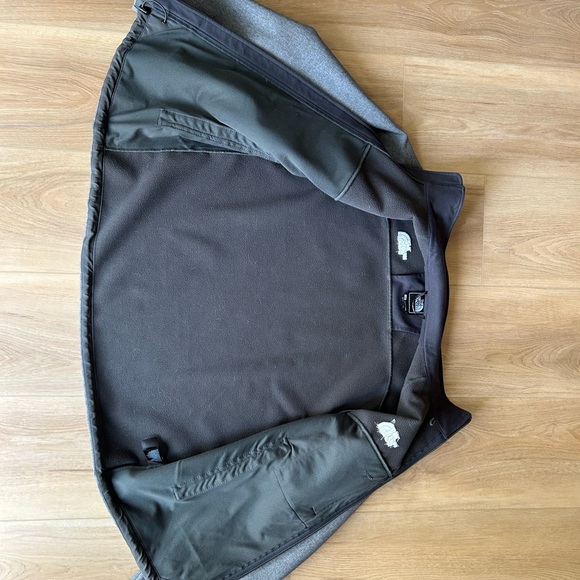 North Face Shell Jacket - Picture 2 of 2